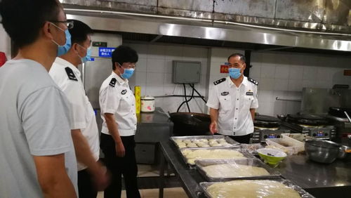 严把食材源头关 筑牢校园餐桌安全防线——学院领导深入检查学生餐厅食品安全保障全链条